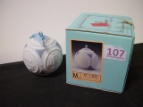 Lladro No. 1.603 “Bola Navidad 1988” porcelain figurine in original box