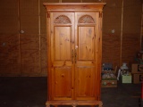 Armoire 75x48x22 Local pickup only 2 pics