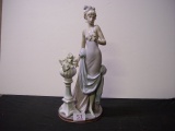 Signed Lladro No. 5.377 “Dama Liberty” porcelain figurine in original box 4 pics
