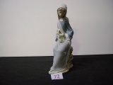 Lladro No. 4.972 “Nina calas sentada” porcelain figurine in original box 3 pics
