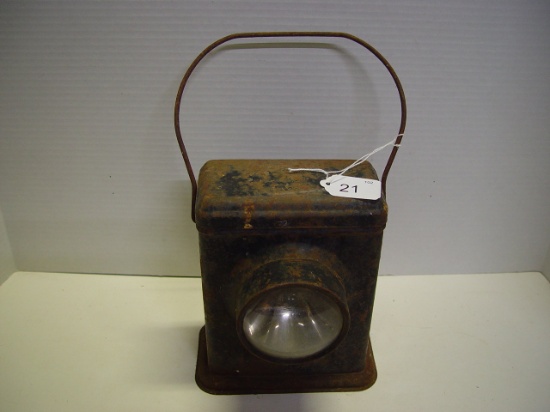 Vintage battery lantern 2 pics