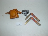 Hit miniature camera untested made in Japan with 2 Novelty Knife Co. pocket knives.