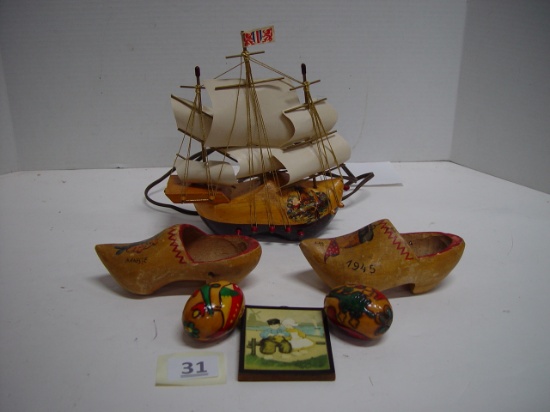 Wooden Shoe Boat Light 8"L works, & Wooden Shoes, 6"L, &