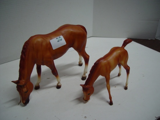 2 Breyer Horses, Mother & Foal, 6,5"T 10"L & 5"T 8"L