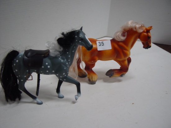 2 Horses, 1 Marked Kid Kore, 8"T 7.5"L & 6.5"T 7.5"L