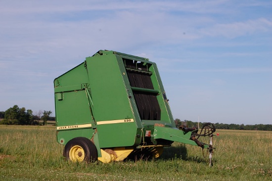 John Deere 530 Round Baler