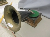 VICTOR TYPE R PHONOGRAPH