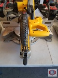 DeWalt double bevel sliding compound miter saw