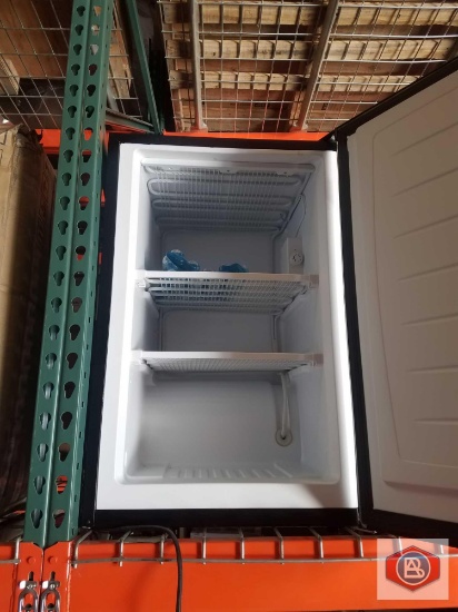 Magic Chef MCUF3S2 3.0 Cu. ft. Upright Freezer Stainless Look