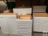 Cabinets white. 9 pieces.
