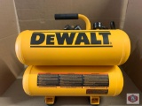 DeWalt 4 Gal potable Electric Air compressor 125 psiMax