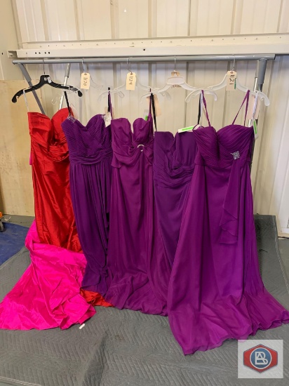 Evening gowns. Strapless.