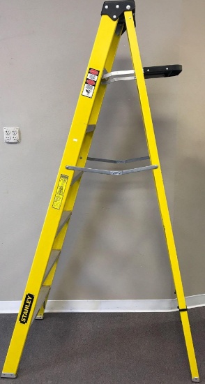 Stanley 7' Fiberglass Ladder
