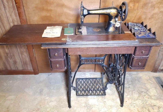 Antique Singer Pedal Sewing Machine (LPO)