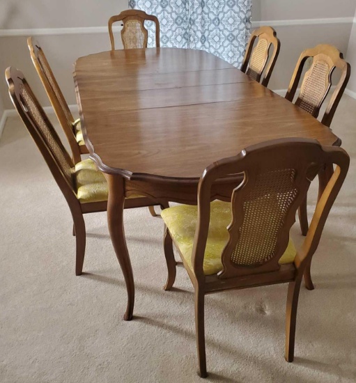 Bassett Pecan Dining Room Table w/8 chairs (LPO)