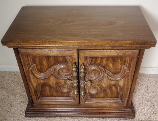 Pair of End Tables (LPO) Note: Matches lots 73, 75, and 76