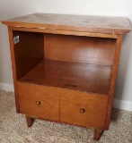 Pair of Mid-century Modern Nightstands by Mengel Furniture (LPO) (Matches Lots 95, 97-98)