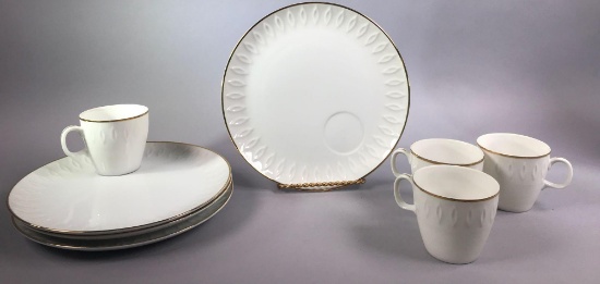 Set of (4) Sandwich Plates with Mugs and Gold Trim