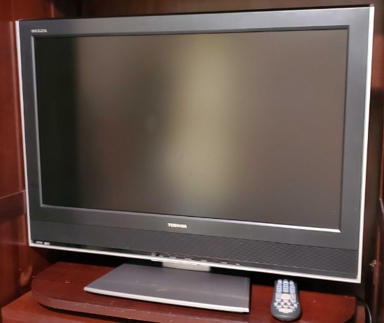 Flat Screen Toshiba Television with Remote (LPO)