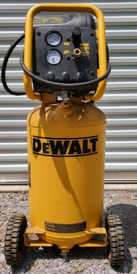 Dewalt Heavy Duty 15 Gal. Portable Air Compressor (LPO)