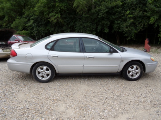 2004 Ford Taurus