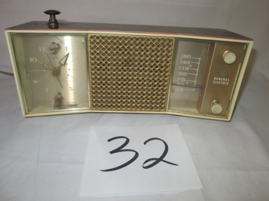 GE General Electric Clock Radio Model C-500A