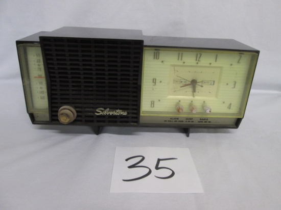 Silvertone Clock Radio Model 8026