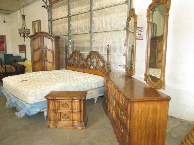 Amish Williamsburg Panel Five Piece Bedroom Set - DutchCrafters