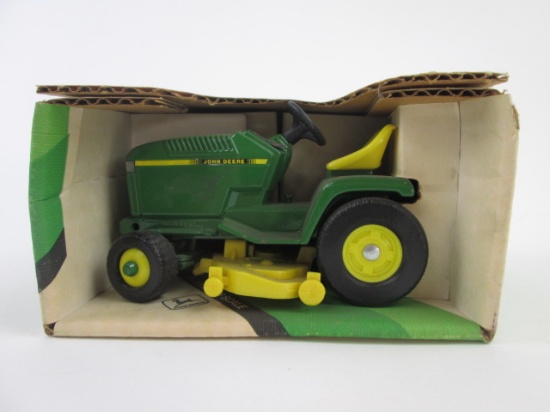 Ertl John Deere Lawn & Garden Tractor 1/16