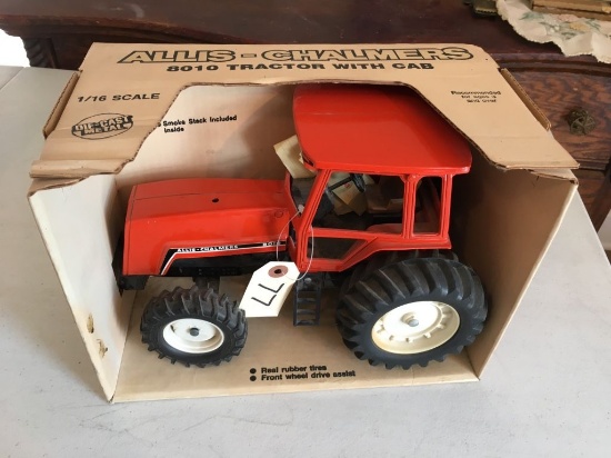 ERTL 1/16 ALLIS-CHALMERS 8010 TRACTOR WITH CAB NIB