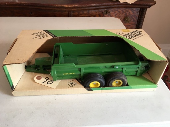 ERTL 1/16 JD HYDRA PUSH SPREADER NIB