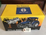 1/16 TOY FARMER NEW HOLLAND 8260 NIB