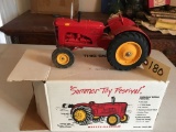 1/16 MASSEY-HARRIS 101 TRACTOR DISPLAY W/ BOX