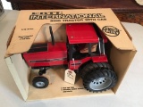 ERTL 1/16 INTERNATIONAL 5288 TRACTOR WITH CAB NIB