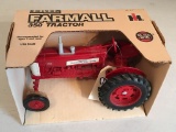 ERTL 1/16 FARMALL 350 TRACTOR NIB