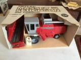 ERTL 1/16 MASSEY FERGUSON 850 COMBINE NIB