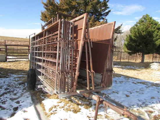 Portable Loading Chute and 12 Stroberg Portable Corral Panels and 2 Gate Pa