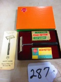 KEEN KUTTER SAFTEY RAZOR LIKE NEW IN ORG. BOX WITH BLADES VERY RARE