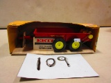 ERTL SPERRY RAND NEW HOLLAND # 752 SPREADER 1/16 ANOTHER RARE HARD TO FIND TOY IN BOX 1950S