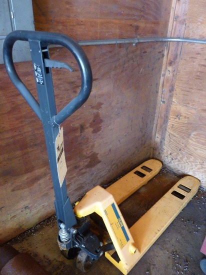 Uline H-1366 Pallet Truck - Short/Narrow Fork, 36 x 21" 5,000 LBS Load Capacity