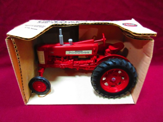 ERTL 1/16 FARMALL 350 TRACTOR N.I.B.