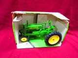 ERTL 1/16 JOHN DEERE MODEL A TRACTOR N.I.B.