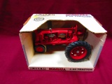 ERTL 1/16 FARMALL F-20 TRACTOR N.I.B