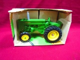 ERTL 1/16 JOHN DEERE M TRACTOR N.I.B.