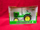 SPEC CAST 1/16 JOHN DEERE MODEL 62 TRACTOR N.I.B.