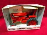 ERTL 1/16 SPECIAL EDITION 1066 ROPS TRACTOR N.I.B.