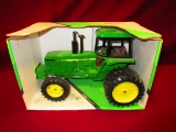 ERTL 1/16 JOHN DEERE MFWD ROW CROP TRACTOR N.I.B.