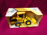 ERTL 1/16 JOHN DEERE LOADER N.I.B. OLDER TOY