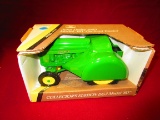 ERTL 1/16 JOHN DEERE MODEL 60 ORCHARD TRACTOR  N.I.B.