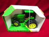 ERTL 1/16 JOHN DEERE 7800 TRACTOR N.I.B.